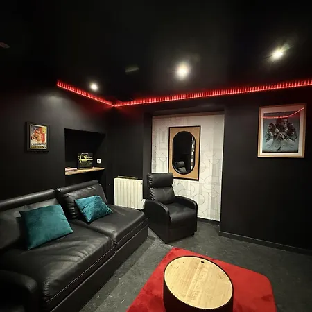 Апартаменты Urbanflat 80 - The Parisian Triplex Loft Париж