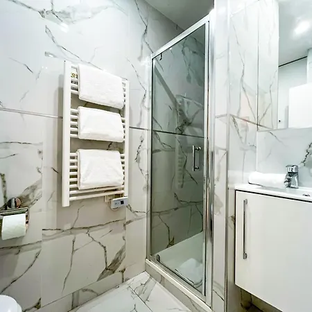 Urbanflat 80 - The Parisian Triplex Loft *